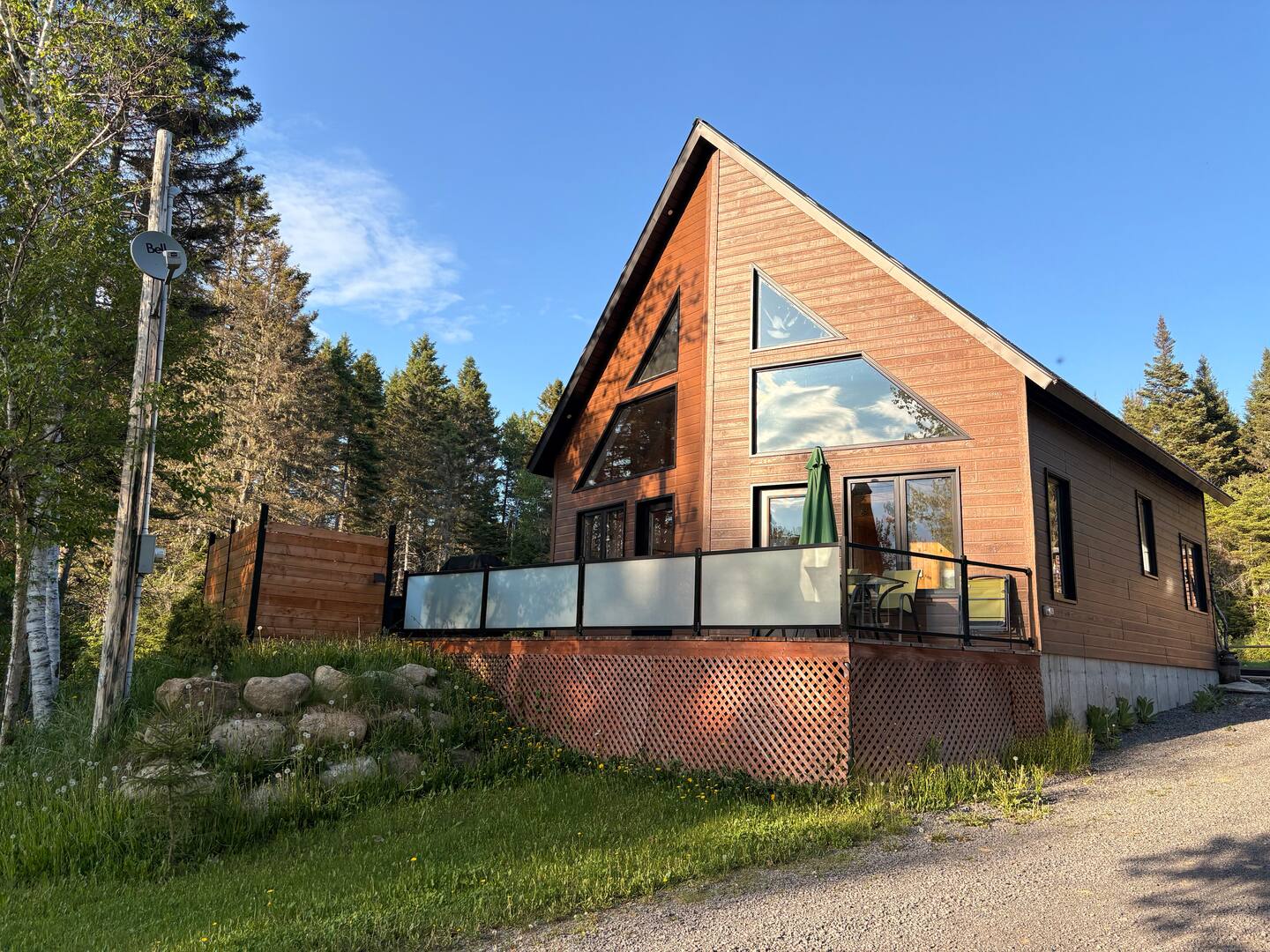 Terrasse de chalet avec bain nordique